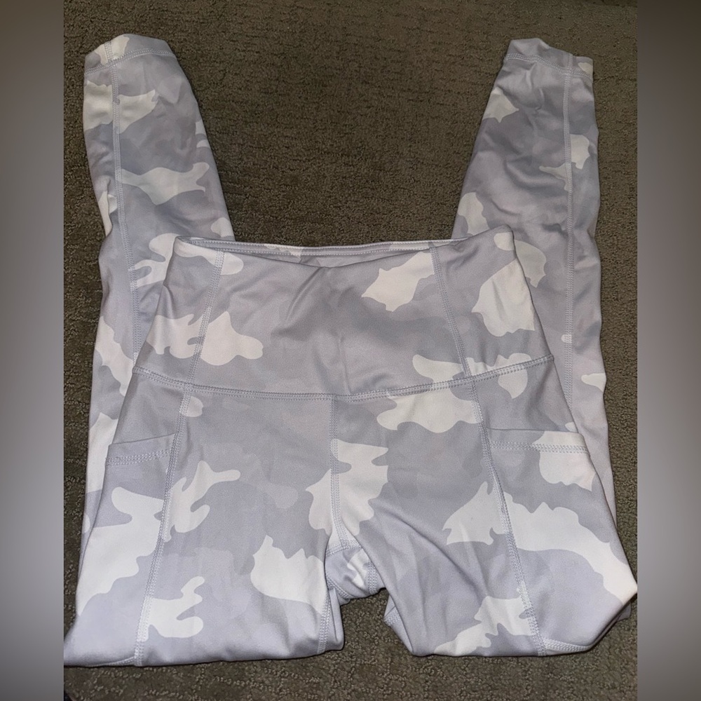 EUC yogalicious leggings 7/8 length sz xs with pockets